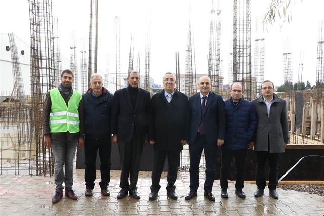 Sancaktepe Kaymakamı Adnan Çakıroğlu,yapımı devam eden okulları inceledi