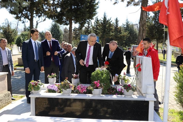 Sancaktepe Kaymakamı Adnan Çakıroğlu, Şehitlerimizin mezarlarını ziyaret etti