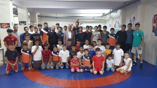 Kaymakam Adnan Çakıroğlu, İstanbul Olimpiyat Spor Kulübünü ziyaret etti