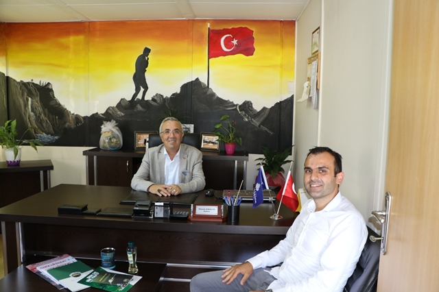 Kaymakam Adnan Çakıroğlu, Eyüp Sultan Mahalle Muhtarı Mustafa Babacan?ı ziyaret etti
