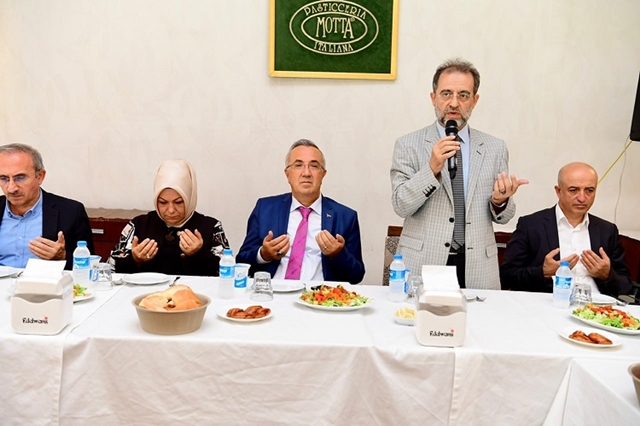 Sancaktepe`de Şehit ve Gazi Yakınları Onuruna Yemek verildi