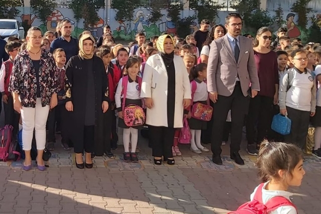 Sancaktepe Belediye Başkanı Döğücü, haftaya Bayrak Töreni ile başladı