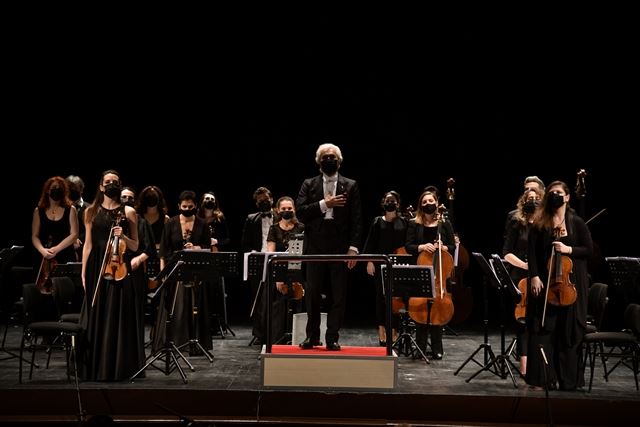 ORKESTRA ŞEFİ GÜRER AYKAL: GÜRÜLTÜNÜZÜ BİLE ÖZLEDİK