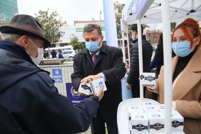 EDREMİT BELEDİYESİ’NDEN KANDİL SİMİDİ İKRAMI