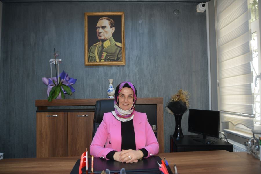 Çekmeköy Merkez Mahalle Muhtarı Nuray Tak, yüzleri güldürüyor