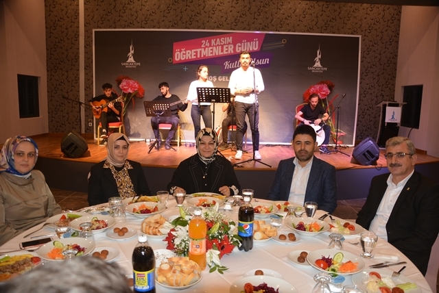 Başkan Döğücü, Öğretmenler onuruna yemek verdi